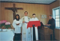Nicole Fermie, Pfarrer Georg Stockert, Diakon Michael Mis und Hannes Holba beim letzten Gottesdienst