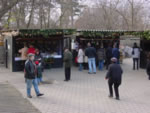 Traditionelle Adventmarkt-Stände